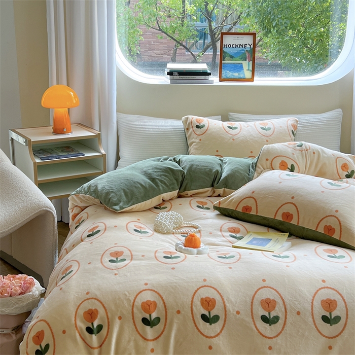 91家纺网 家纺一手货源 找家纺 2023新款牛奶绒印花系列套件 花卉风格 波点小花-咖