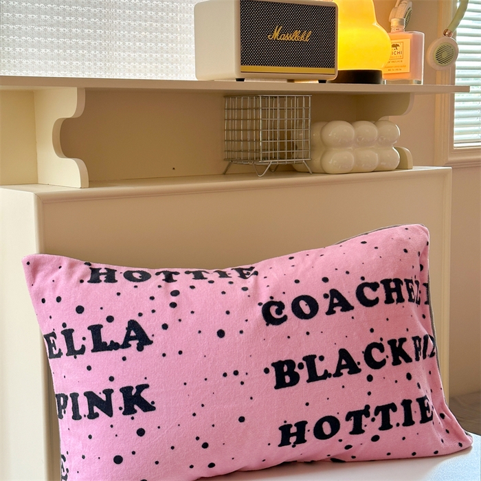 91家纺网 家纺一手货源 找家纺 时年家纺 2023新款牛奶绒印花系列套件 简约风格 甜酷-粉