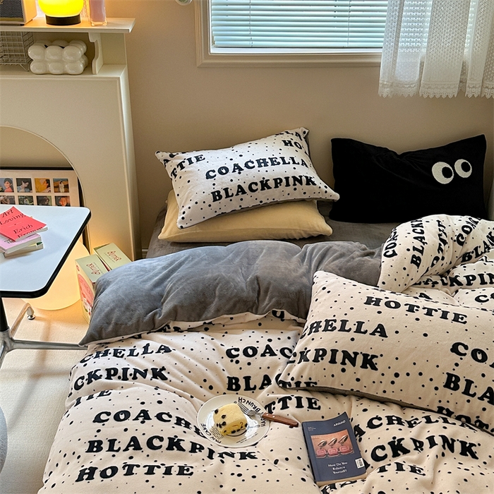 91家纺网 家纺一手货源 找家纺 时年家纺 2023新款牛奶绒印花系列套件 简约风格 甜酷-米