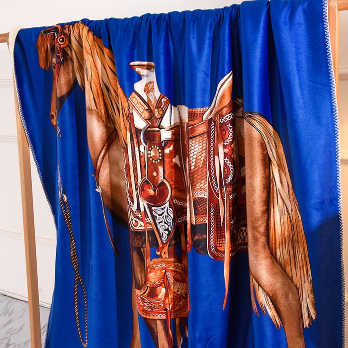 91家纺网 家纺一手货源 找家纺 爵仕家纺 2023新款羊羔绒毯宫廷风骏马系列 蓝马