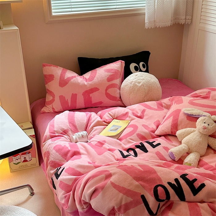 91家纺网 家纺一手货源 找家纺 （总）时年家纺 2023新款牛奶绒印花系列套件 简约风格