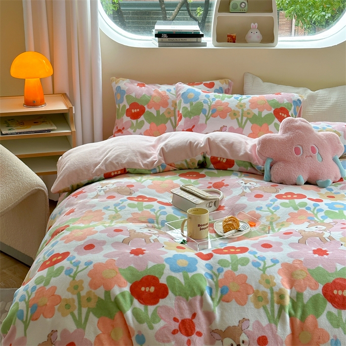 91家纺网 家纺一手货源 找家纺 2023新款牛奶绒印花系列套件 花卉风格 深林小鹿