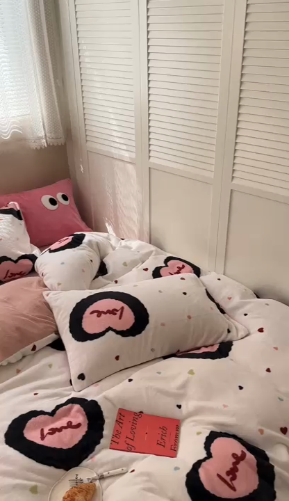 91家纺网 家纺一手货源 找家纺 时年家纺 2023新款牛奶绒印花系列套件 简约风格 多巴胺