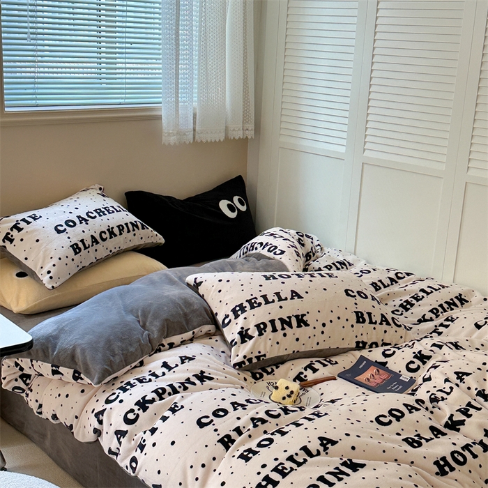 91家纺网 家纺一手货源 找家纺 时年家纺 2023新款牛奶绒印花系列套件 简约风格 甜酷-米