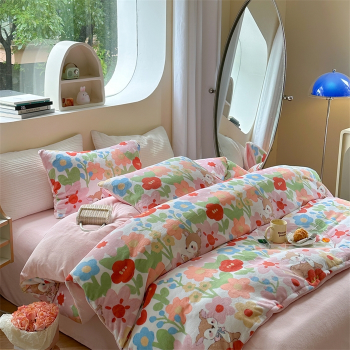 91家纺网 家纺一手货源 找家纺 2023新款牛奶绒印花系列套件 花卉风格 深林小鹿