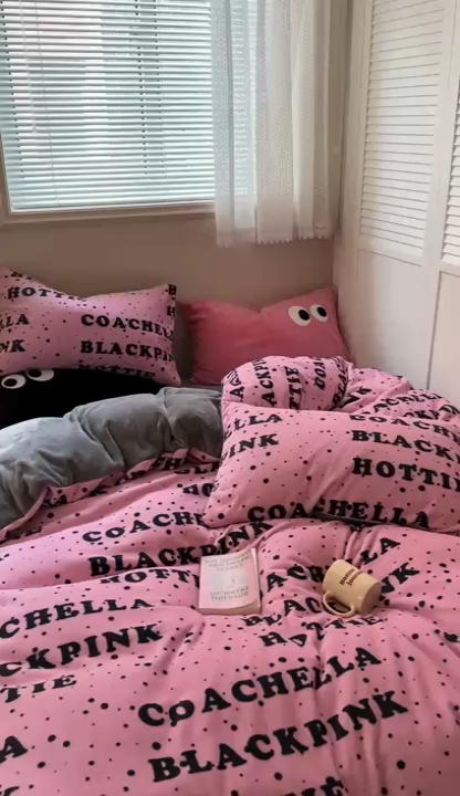 91家纺网 家纺一手货源 找家纺 时年家纺 2023新款牛奶绒印花系列套件 简约风格 甜酷-粉