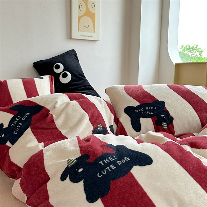 91家纺网 家纺一手货源 找家纺 时年家纺 2023新款牛奶绒印花系列套件 小可爱风格 礼物狗-红