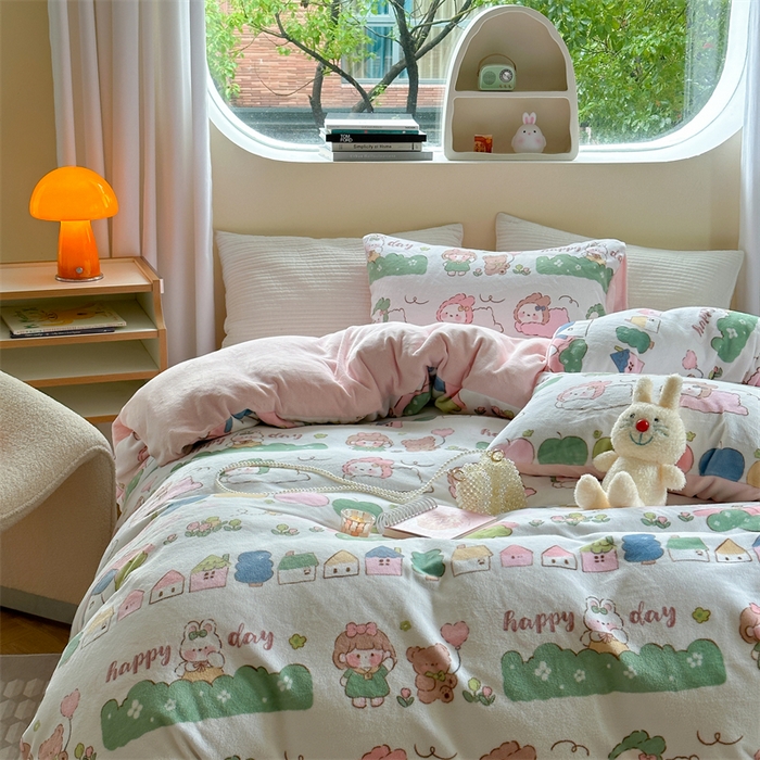 91家纺网 家纺一手货源 找家纺 2023新款牛奶绒印花系列套件 花卉风格 快乐一天