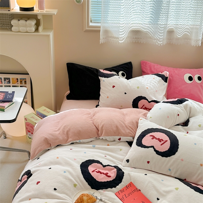 91家纺网 家纺一手货源 找家纺 时年家纺 2023新款牛奶绒印花系列套件 简约风格 多巴胺