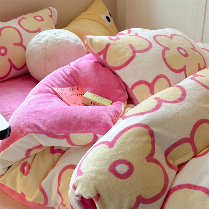 91家纺网 家纺一手货源 找家纺 时年家纺 2023新款牛奶绒印花系列套件 简约风格 露娜-粉