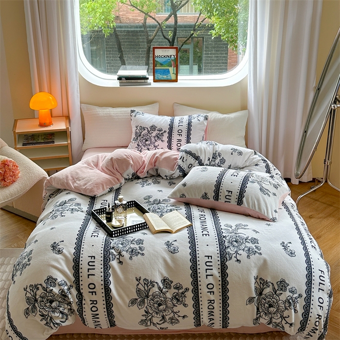 91家纺网 家纺一手货源 找家纺 2023新款牛奶绒印花系列套件 花卉风格 罗曼