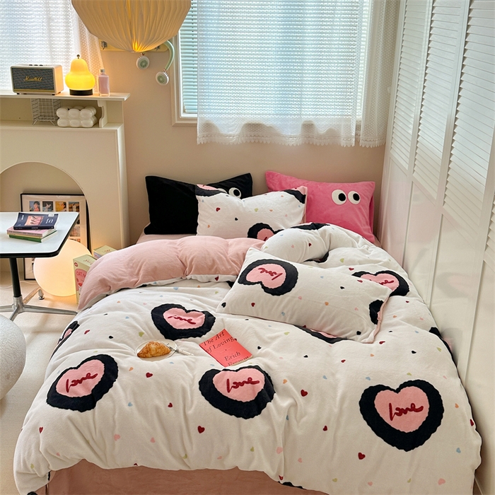 91家纺网 家纺一手货源 找家纺 时年家纺 2023新款牛奶绒印花系列套件 简约风格 多巴胺