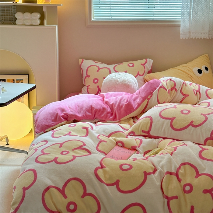 91家纺网 家纺一手货源 找家纺 时年家纺 2023新款牛奶绒印花系列套件 简约风格 露娜-粉