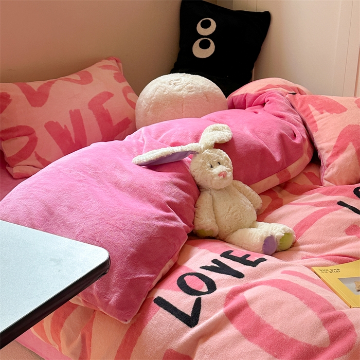 91家纺网 家纺一手货源 找家纺 （总）时年家纺 2023新款牛奶绒印花系列套件 简约风格