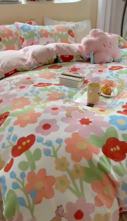 91家纺网 家纺一手货源 找家纺 2023新款牛奶绒印花系列套件 花卉风格 深林小鹿