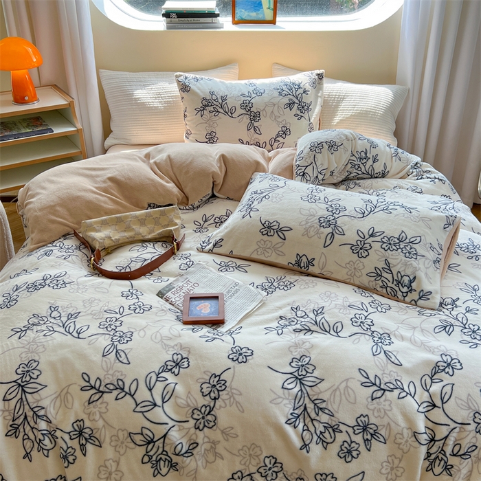 91家纺网 家纺一手货源 找家纺 2023新款牛奶绒印花系列套件 花卉风格 蔓藤