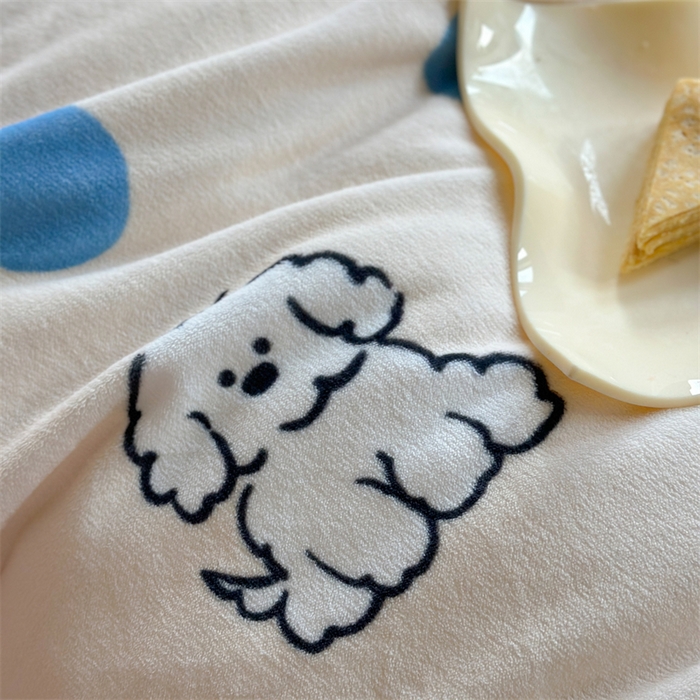 91家纺网 家纺一手货源 找家纺 时年家纺 2023新款牛奶绒印花系列套件 小可爱风格 马尔济斯-蓝