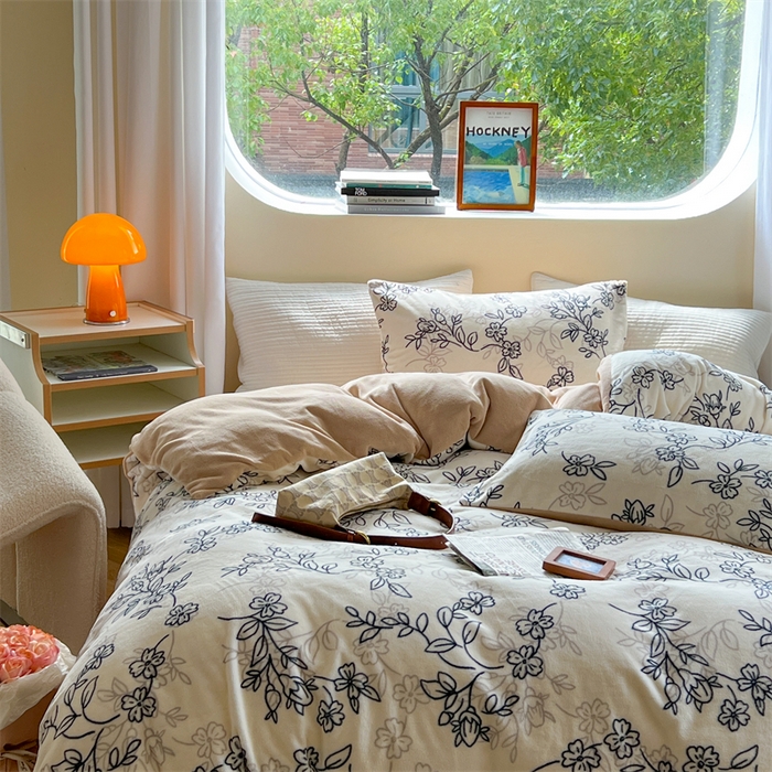 91家纺网 家纺一手货源 找家纺 2023新款牛奶绒印花系列套件 花卉风格 蔓藤