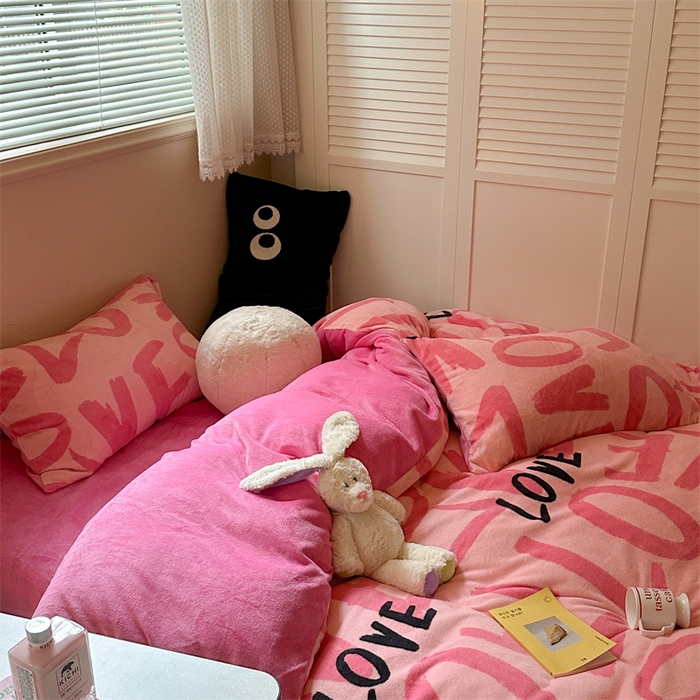 91家纺网 家纺一手货源 找家纺 （总）时年家纺 2023新款牛奶绒印花系列套件 简约风格