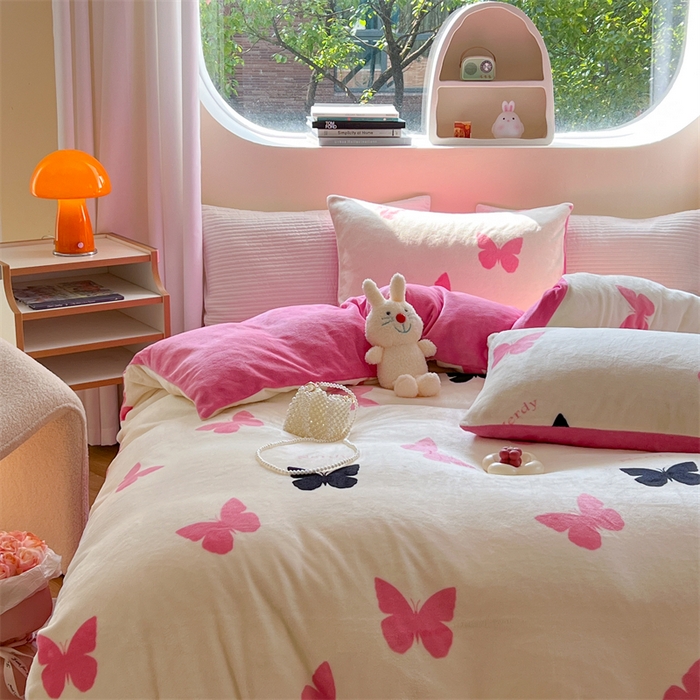 91家纺网 家纺一手货源 找家纺 2023新款牛奶绒印花系列套件 花卉风格 金吉拉