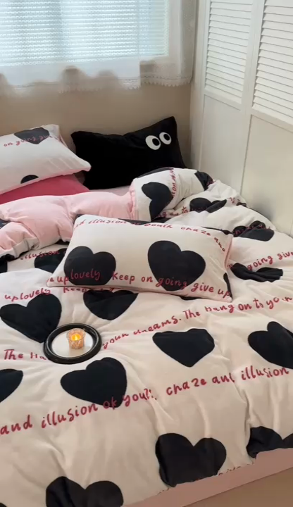 91家纺网 家纺一手货源 找家纺 时年家纺 2023新款牛奶绒印花系列套件 简约风格 桃心