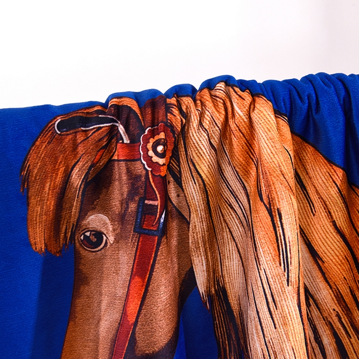 91家纺网 家纺一手货源 找家纺 爵仕家纺 2023新款羊羔绒毯宫廷风骏马系列 蓝马