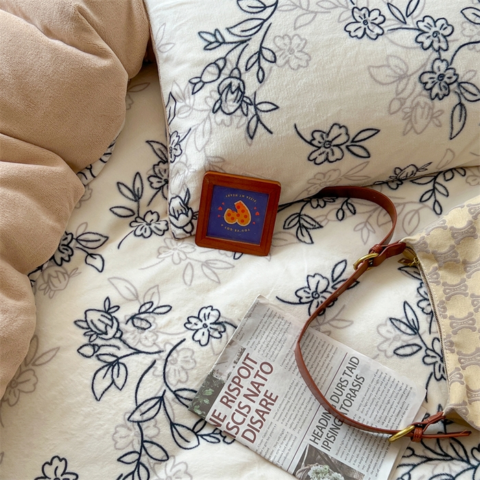 91家纺网 家纺一手货源 找家纺 2023新款牛奶绒印花系列套件 花卉风格 蔓藤