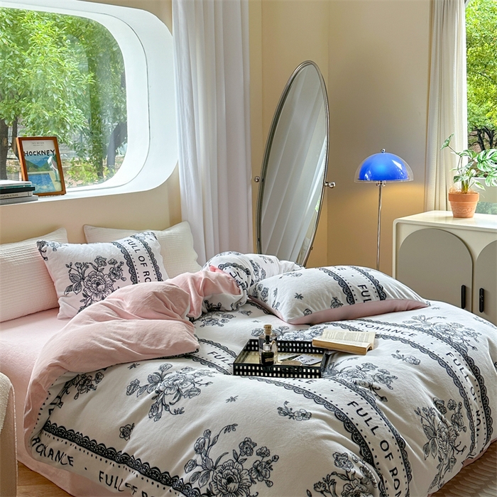 91家纺网 家纺一手货源 找家纺 2023新款牛奶绒印花系列套件 花卉风格 罗曼