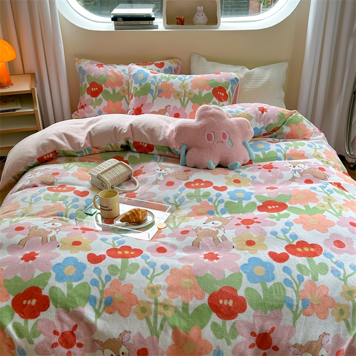 91家纺网 家纺一手货源 找家纺 2023新款牛奶绒印花系列套件 花卉风格 深林小鹿