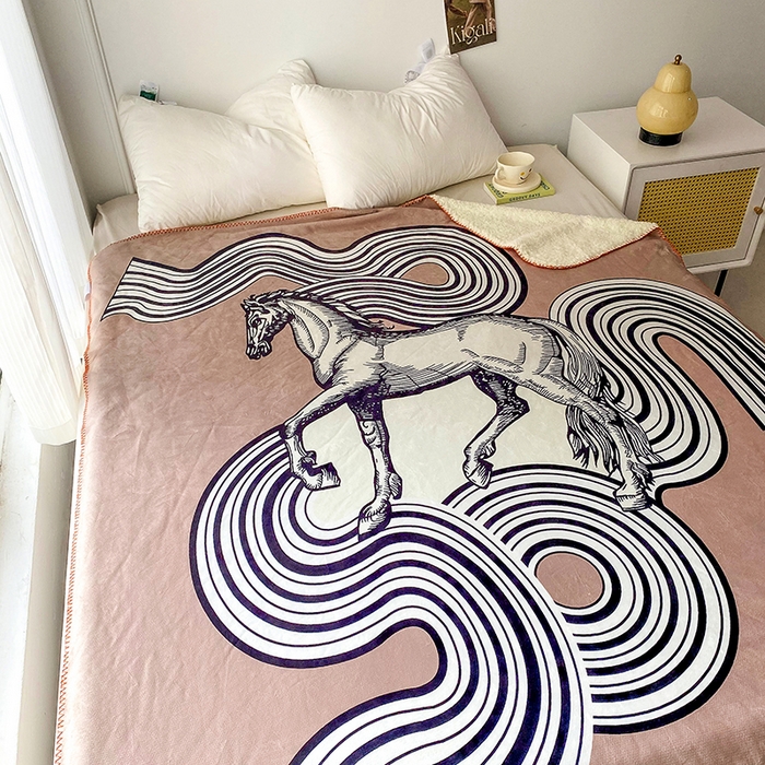 91家纺网 家纺一手货源 找家纺 爵仕家纺 2023新款羊羔绒毯宫廷风骏马系列 咖马