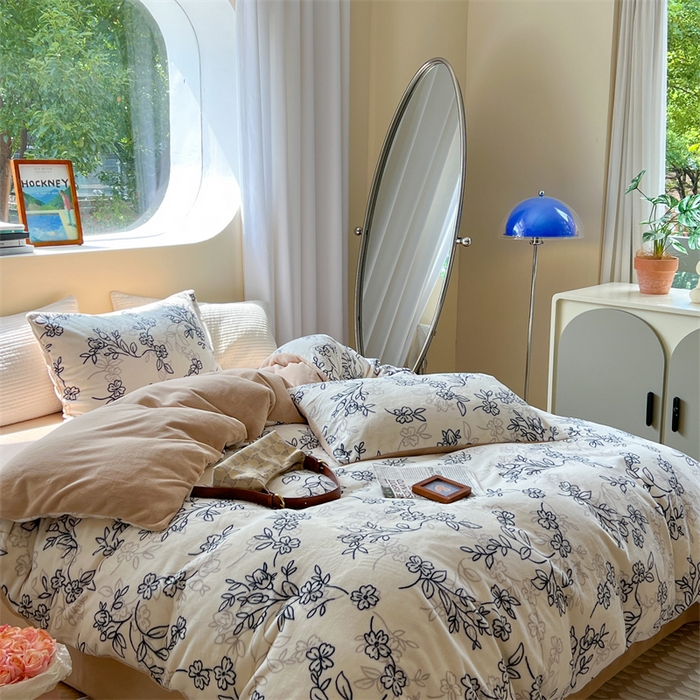 91家纺网 家纺一手货源 找家纺 2023新款牛奶绒印花系列套件 花卉风格 蔓藤