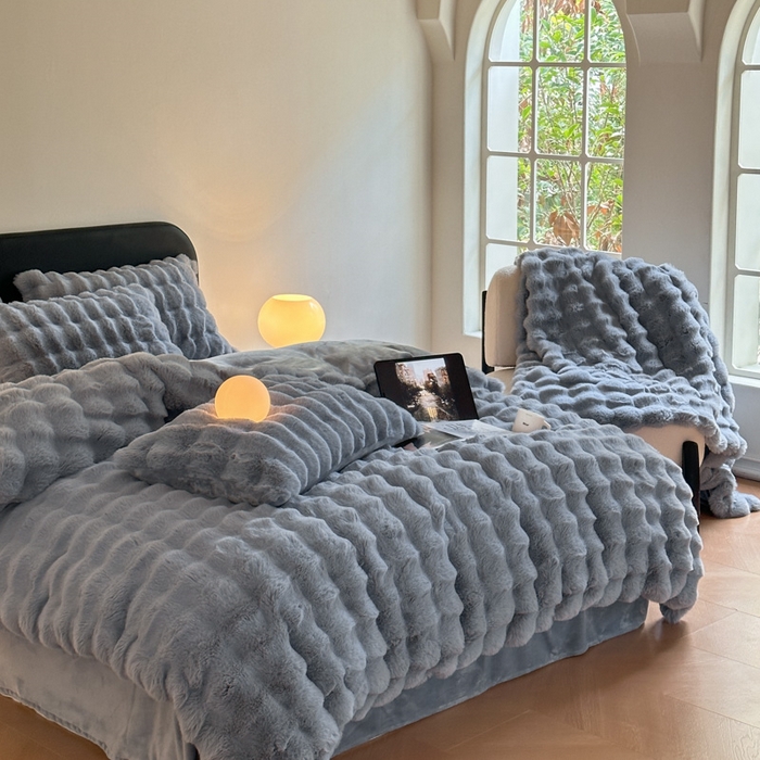 91家纺网 家纺一手货源 找家纺 梦柏家纺 2023新款大兔绒四件套 灰蓝