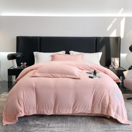 91家纺网 家纺一手货源 找家纺 （总）星蕴家纺 2023新款220克全消光牛奶绒宽边刺绣保暖四件套-绮丽