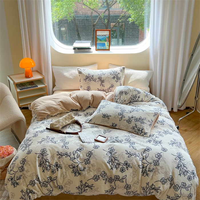 91家纺网 家纺一手货源 找家纺 2023新款牛奶绒印花系列套件 花卉风格 蔓藤