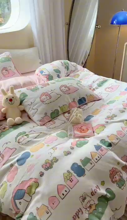 91家纺网 家纺一手货源 找家纺 2023新款牛奶绒印花系列套件 花卉风格 快乐一天