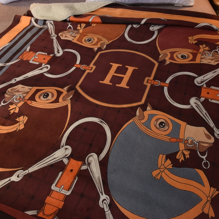 91家纺网 家纺一手货源 找家纺 爵仕家纺 2023新款羊羔绒毯宫廷风骏马系列 四骏马