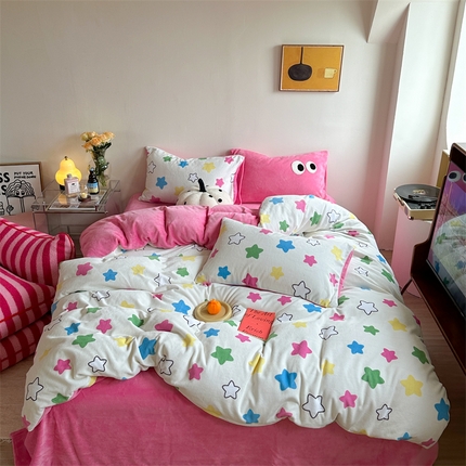 91家纺网 家纺一手货源 找家纺 （总）时年家纺 2023新款牛奶绒印花系列套件 小可爱风格