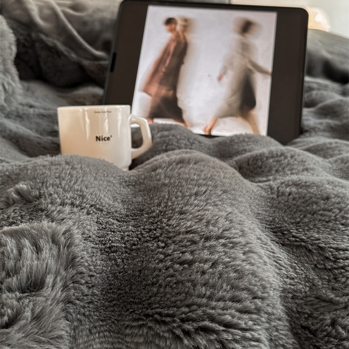 91家纺网 家纺一手货源 找家纺 梦柏家纺 2023新款大兔绒四件套 深灰