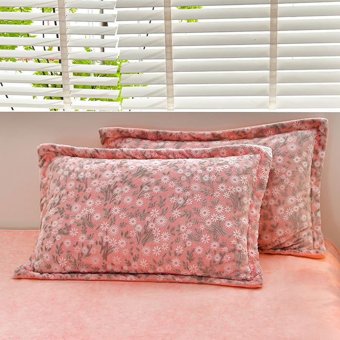 91家纺网 家纺一手货源 找家纺 畅畅家纺 2024新款高克重8斤加厚牛奶绒6D雕花绒印花水晶绒金貂绒法莱绒四件套 小雏菊-粉