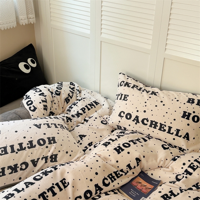 91家纺网 家纺一手货源 找家纺 时年家纺 2023新款牛奶绒印花系列套件 简约风格 甜酷-米