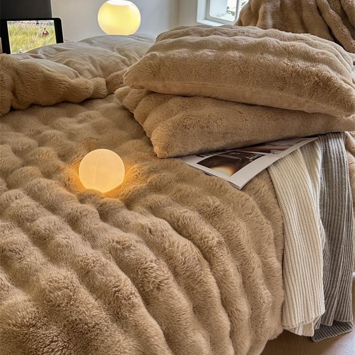 91家纺网 家纺一手货源 找家纺 梦柏家纺 2023新款大兔绒四件套 浅驼