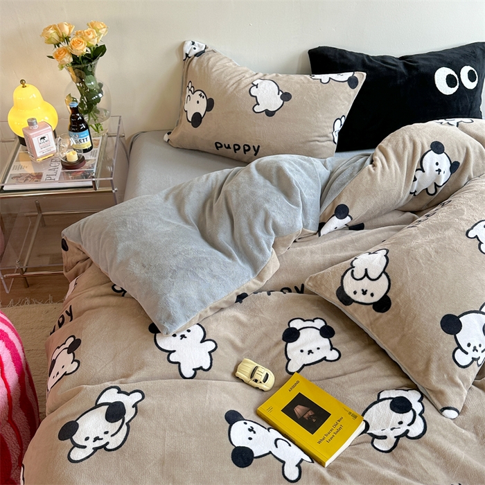 91家纺网 家纺一手货源 找家纺 时年家纺 2023新款牛奶绒印花系列套件 小可爱风格 宠物