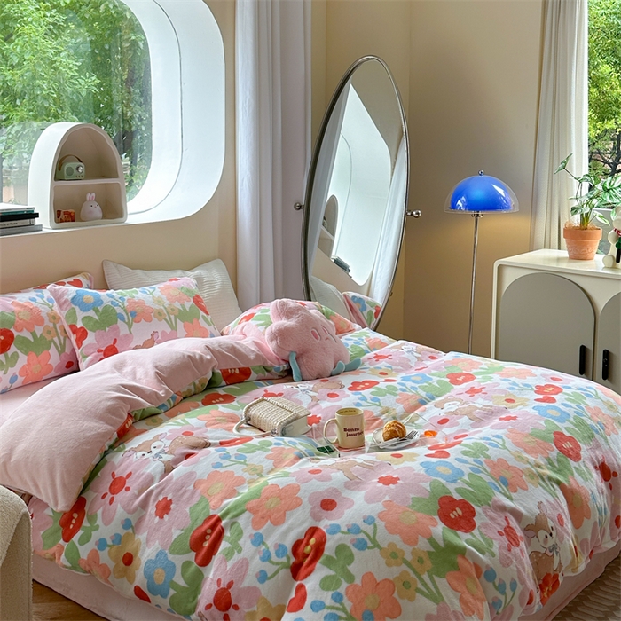 91家纺网 家纺一手货源 找家纺 2023新款牛奶绒印花系列套件 花卉风格 深林小鹿