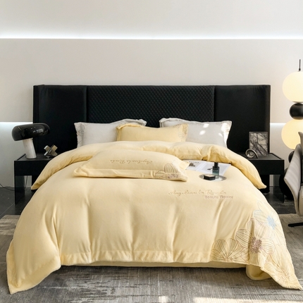 91家纺网 家纺一手货源 找家纺 （总）星蕴家纺 2023新款220克全消光牛奶绒宽边刺绣保暖四件套-绮丽