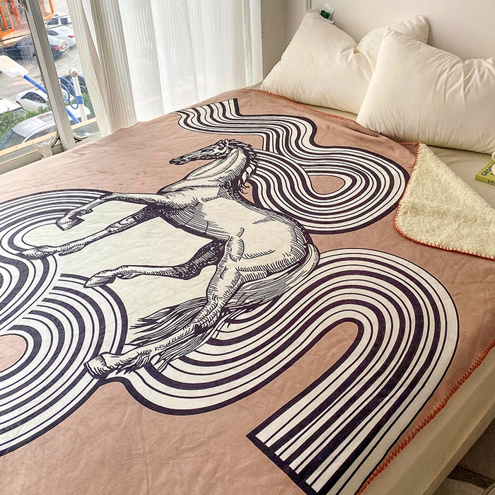 91家纺网 家纺一手货源 找家纺 爵仕家纺 2023新款羊羔绒毯宫廷风骏马系列 咖马