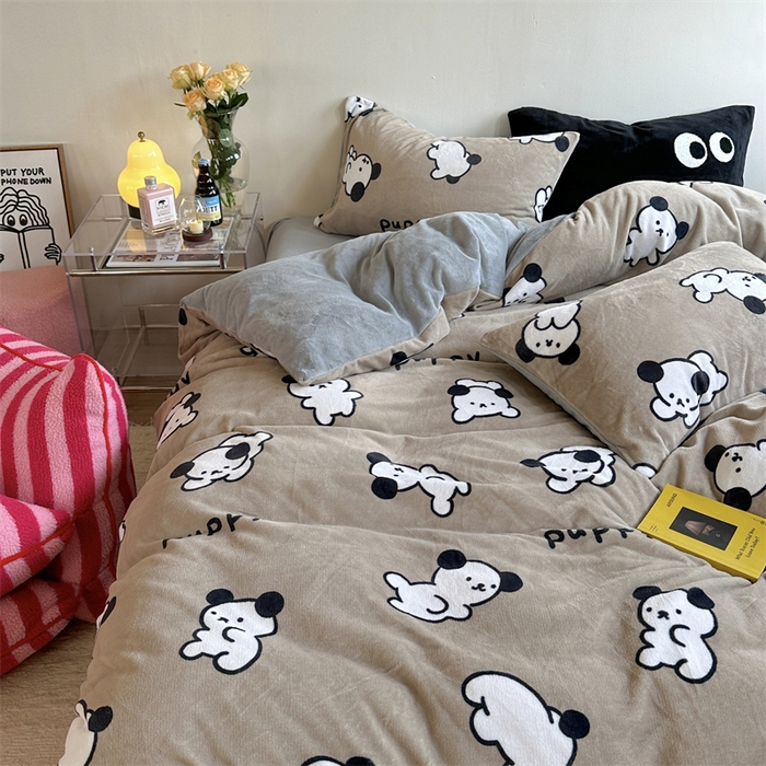 91家纺网 家纺一手货源 找家纺 时年家纺 2023新款牛奶绒印花系列套件 小可爱风格 宠物