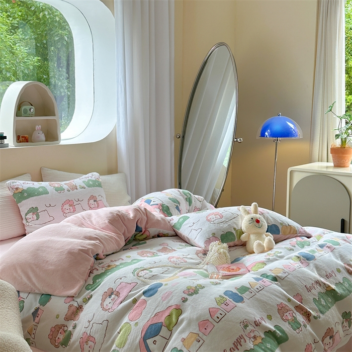 91家纺网 家纺一手货源 找家纺 2023新款牛奶绒印花系列套件 花卉风格 快乐一天