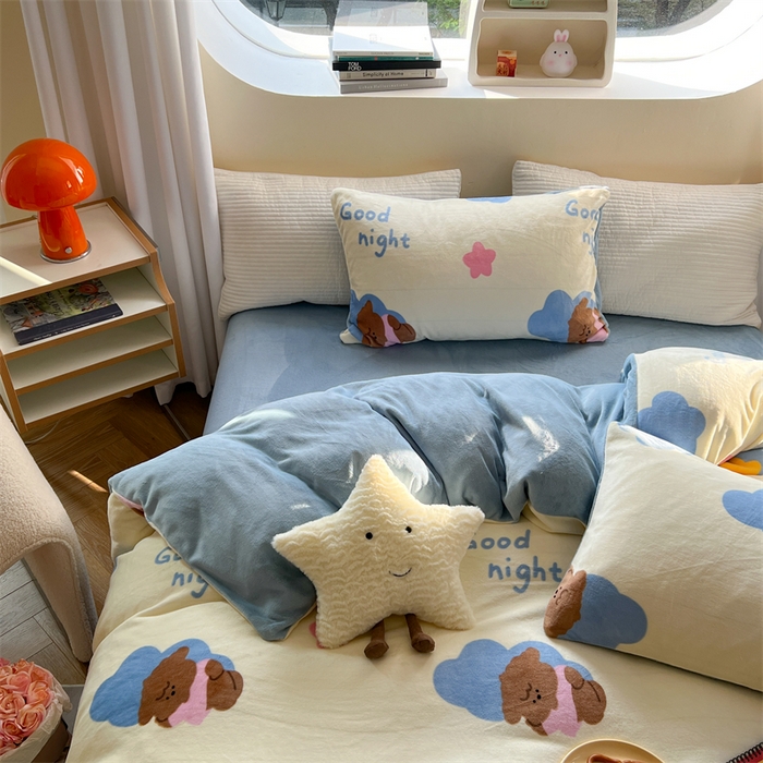 91家纺网 家纺一手货源 找家纺 2023新款牛奶绒印花系列套件 花卉风格 云朵小熊