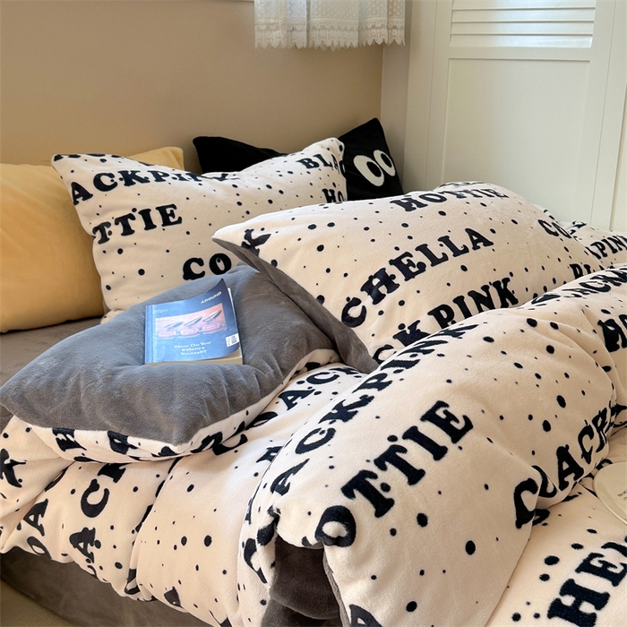 91家纺网 家纺一手货源 找家纺 时年家纺 2023新款牛奶绒印花系列套件 简约风格 甜酷-米