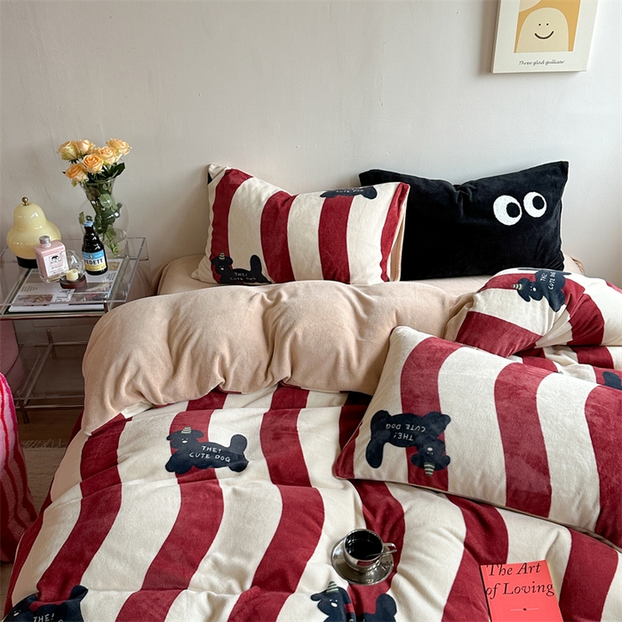 91家纺网 家纺一手货源 找家纺 时年家纺 2023新款牛奶绒印花系列套件 小可爱风格 礼物狗-红